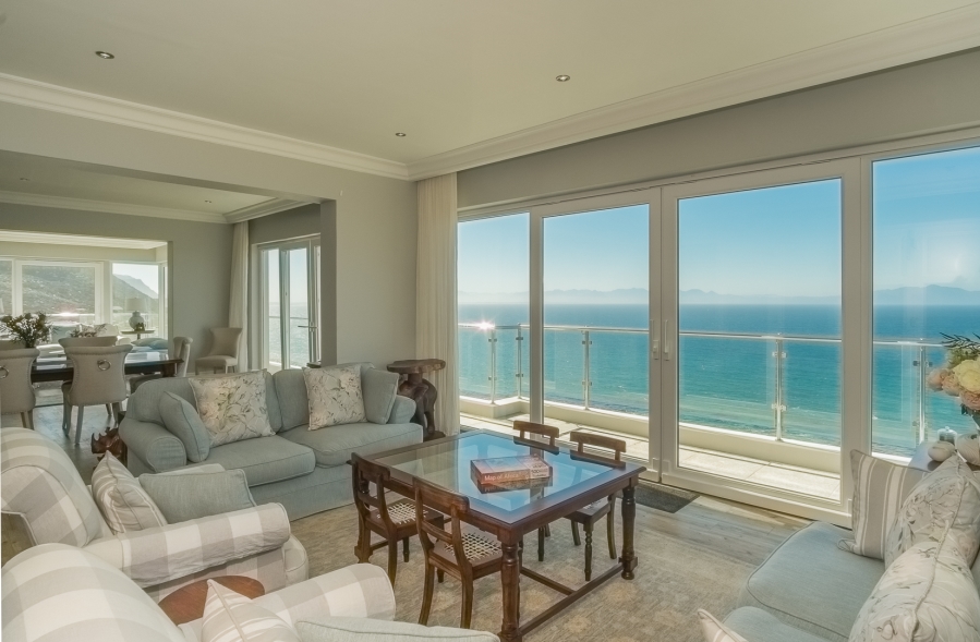 7 Bedroom Property for Sale in Cairnside Western Cape